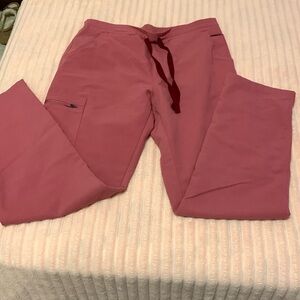 Figs, pink scrub set